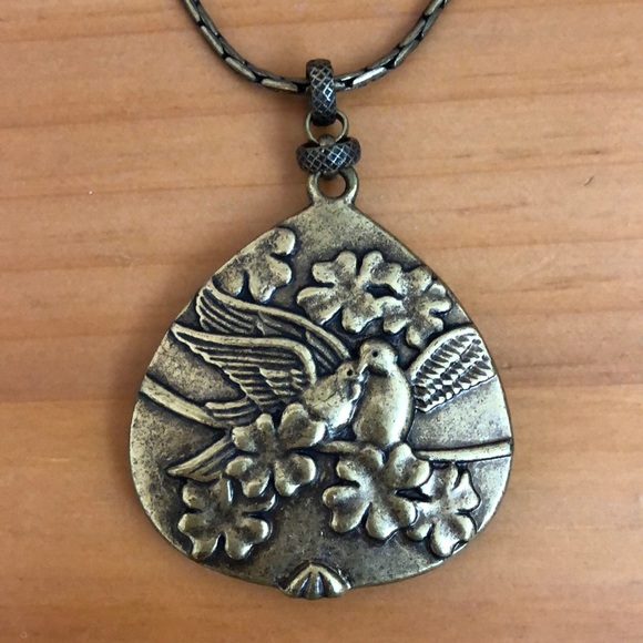 Multi-colored Abalone Shell Pendant Necklace - Picture 3 of 4